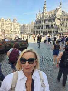 "Vanja Keindl in Brussels – civil engineer, travel blogger, and TikTok content creator exploring European architecture"