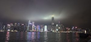 "Hong Kong noću – refleksije svjetla, Vanja Keindl inženjerka građevine, urbanistički i inženjerski pogled"