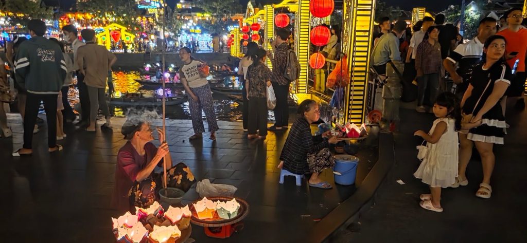 Street with lanterns at night, Hoi An, Vietnam – photo: Vanja Keindl
