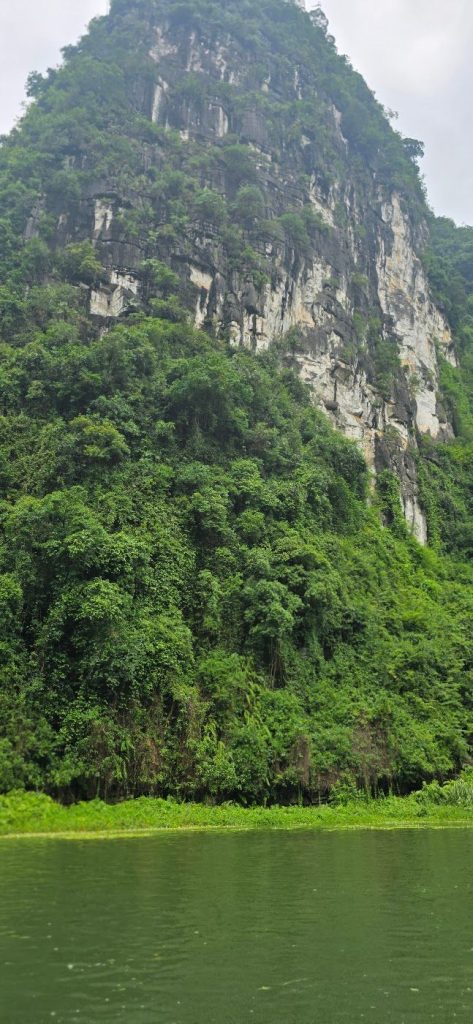 Limestone cliffs of Trang An, Ninh Binh, Vietnam – photo: Vanja Keindl